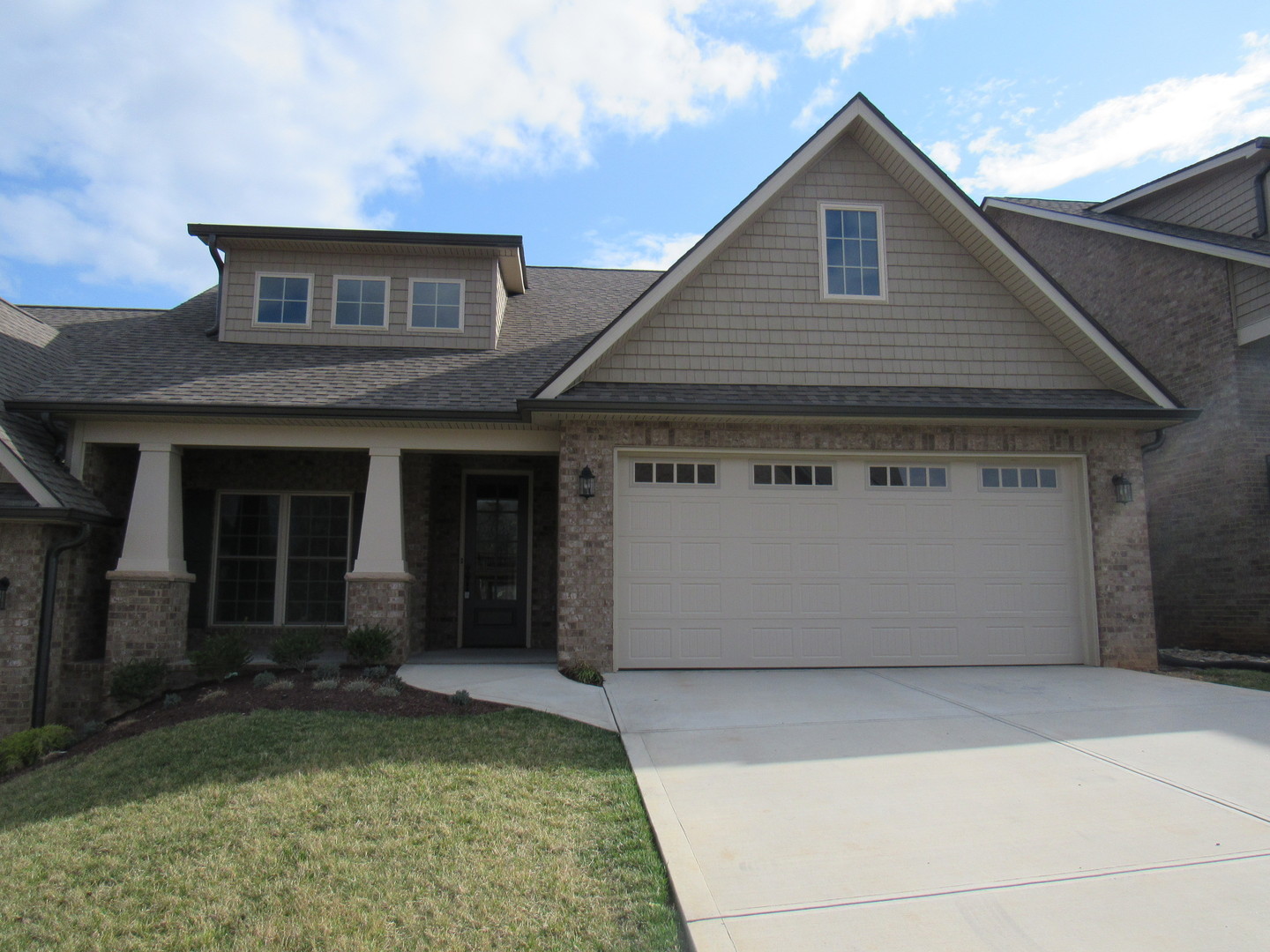 Knoxville House: 222 Castle Downs Lane (HC30)