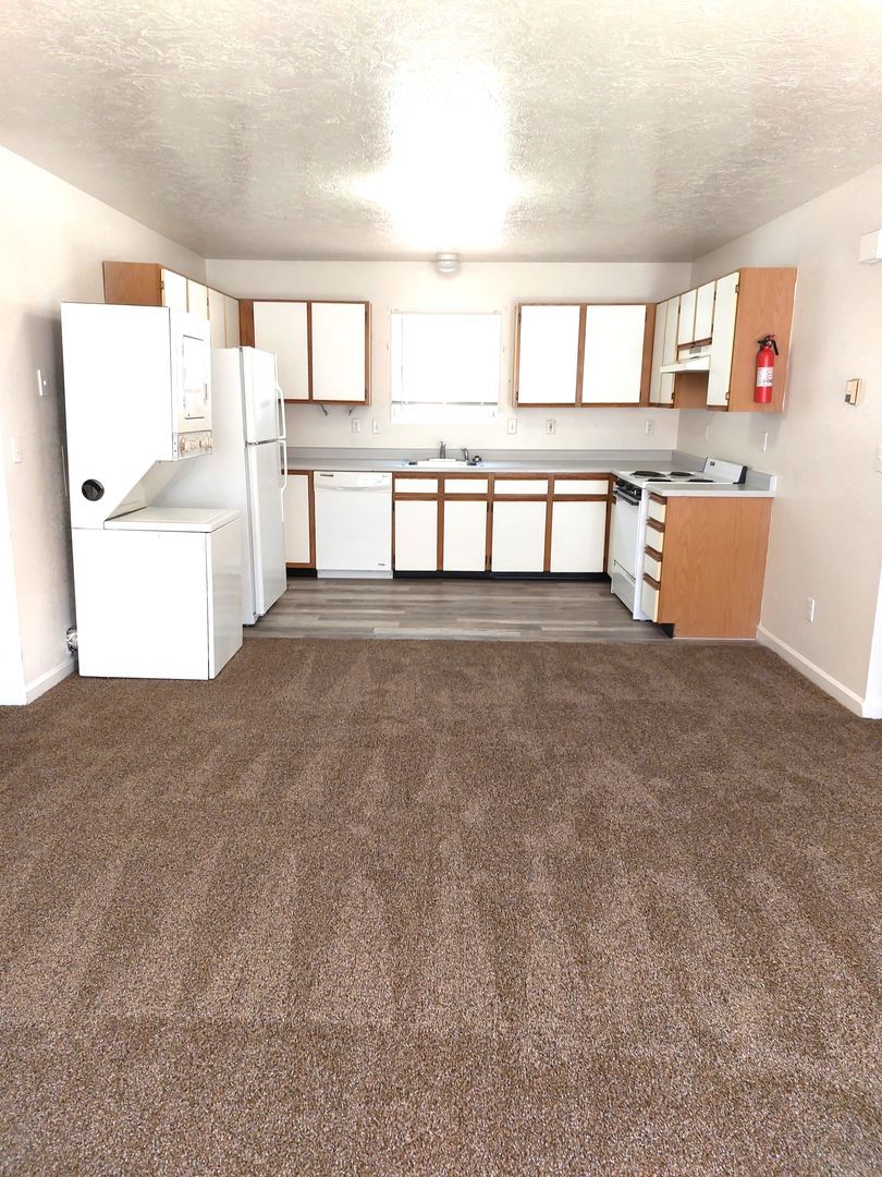 Greeley Apartment: 2115 9th Ave  - B