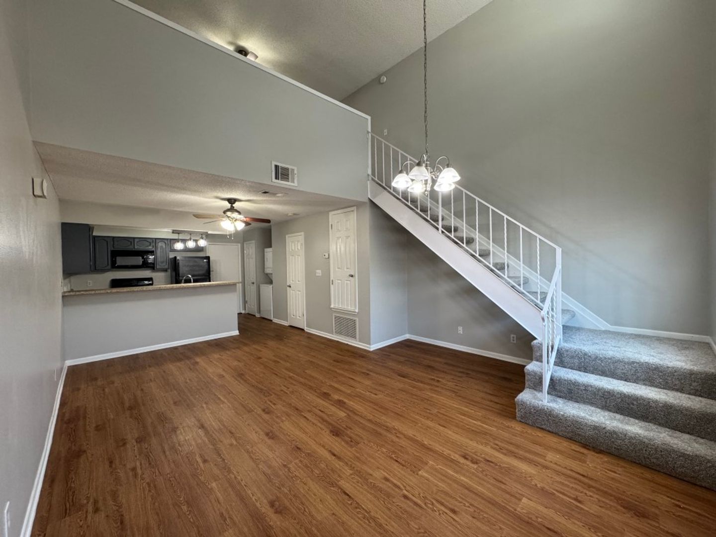 Victoria Apartment: 2112 E. Airline