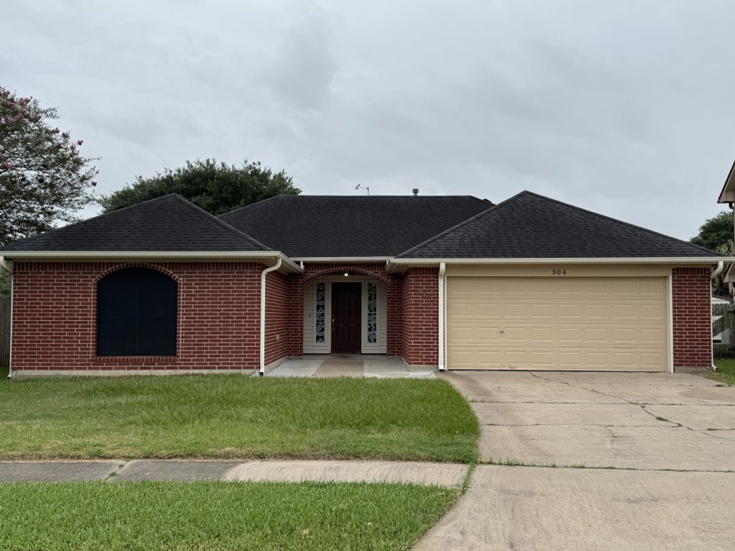 Victoria House: 304 Ashland Creek