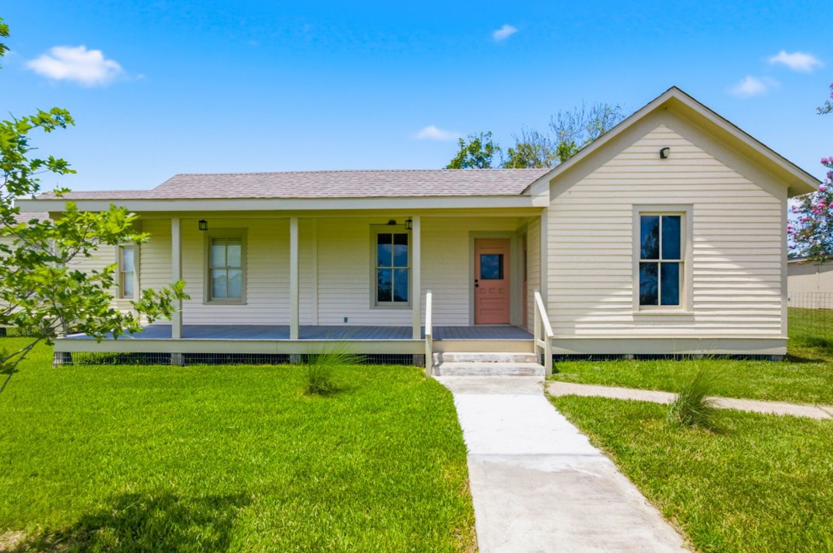 Nursery House: 14851 US Hwy 87 N