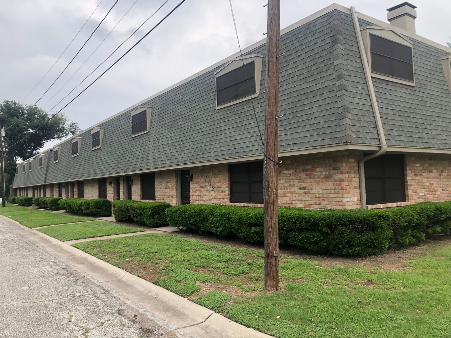 Victoria Apartment: 1702 N Moody
