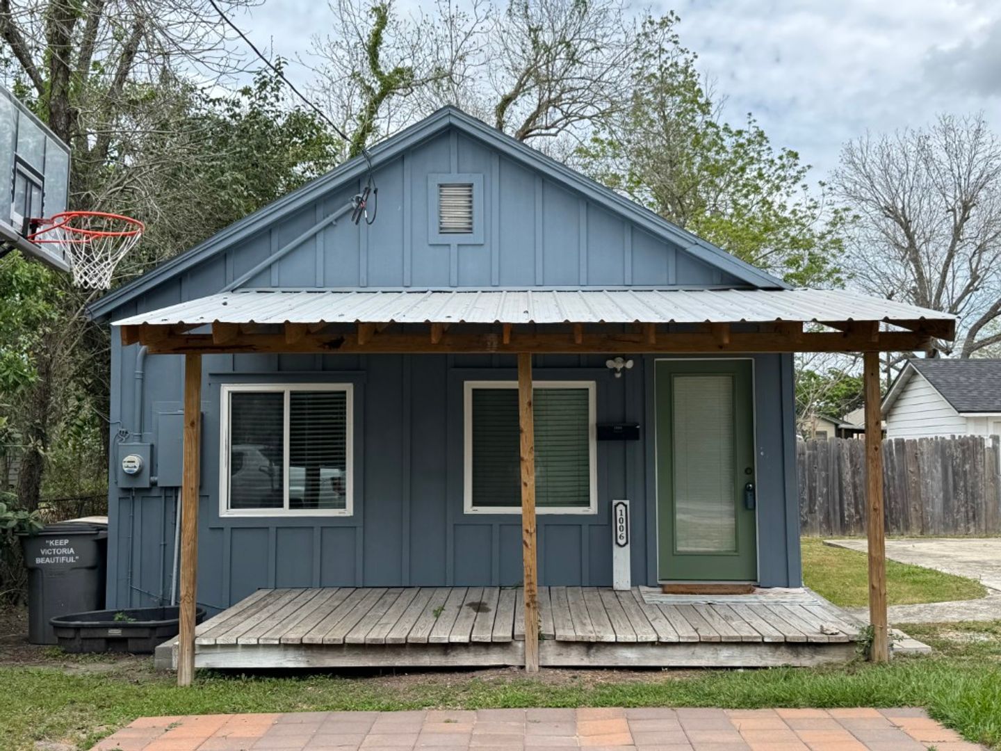 Victoria House: 1006 W. North St