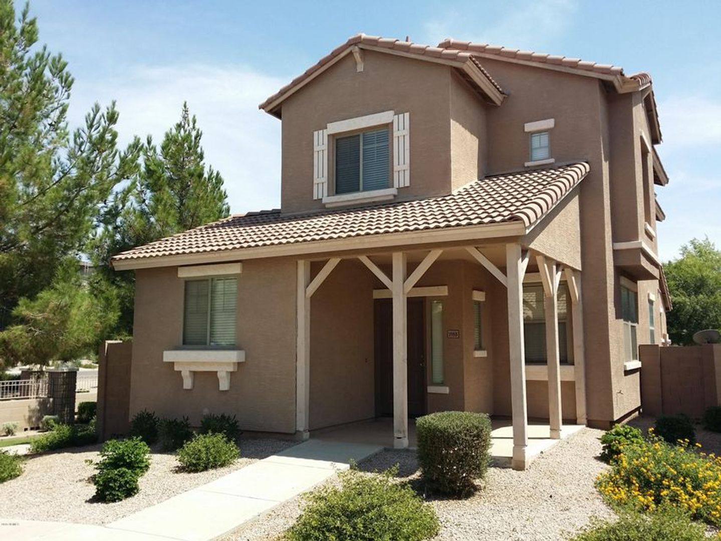 Gilbert House: 1988 E Loma Vista St