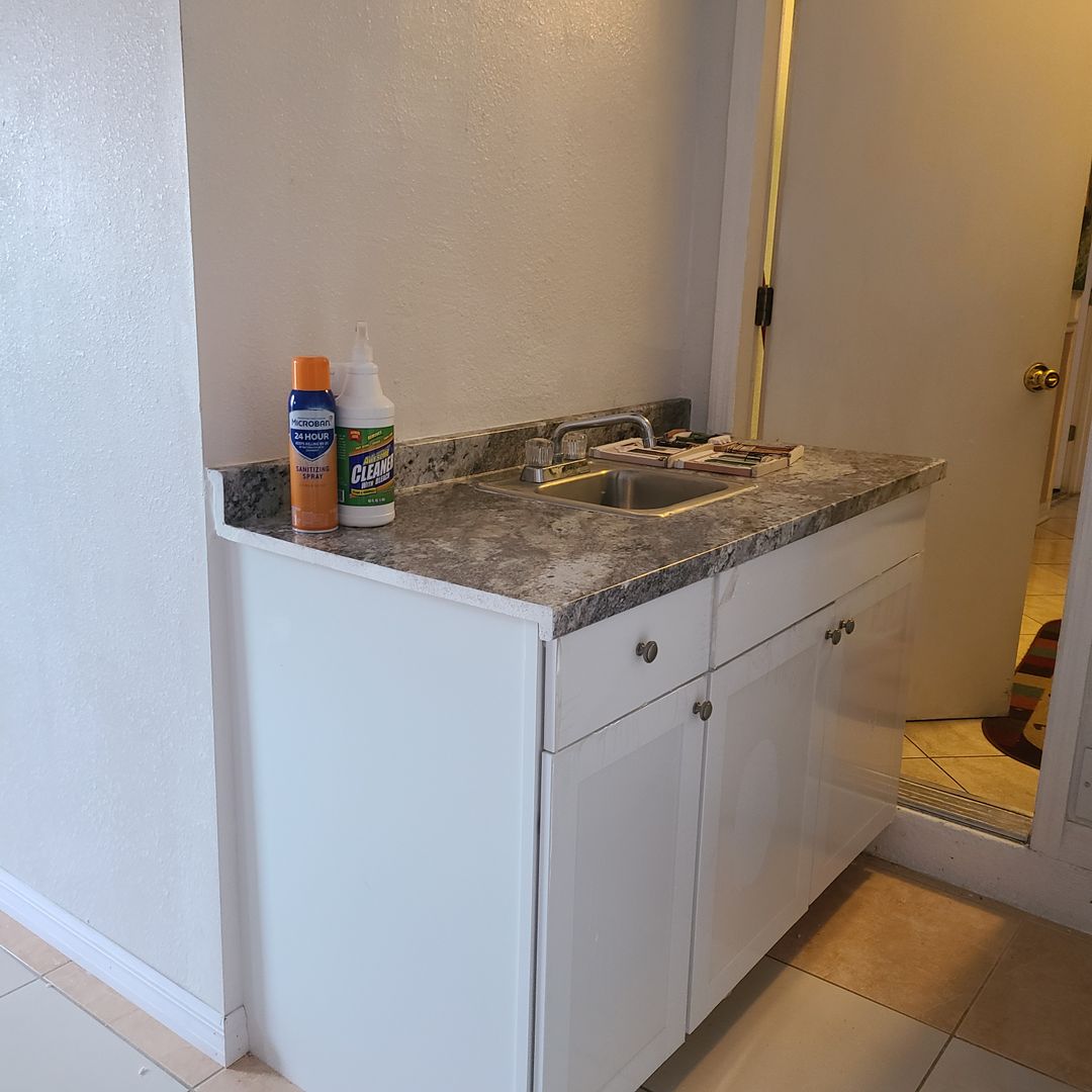 Deltona House: 663 Sullivan Street