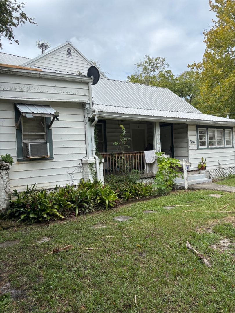 NEW SMYRNA BEACH Apartment: 324 N. ORANGE ST.