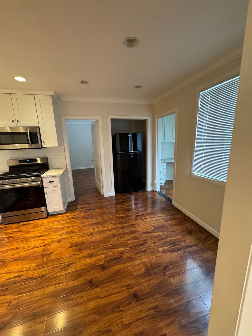 Hayward Apartment: 25059-25061 Monte Vista Dr