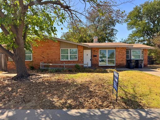 3 Bed 2 Bath With Two Living Areas In University Park – photo 1