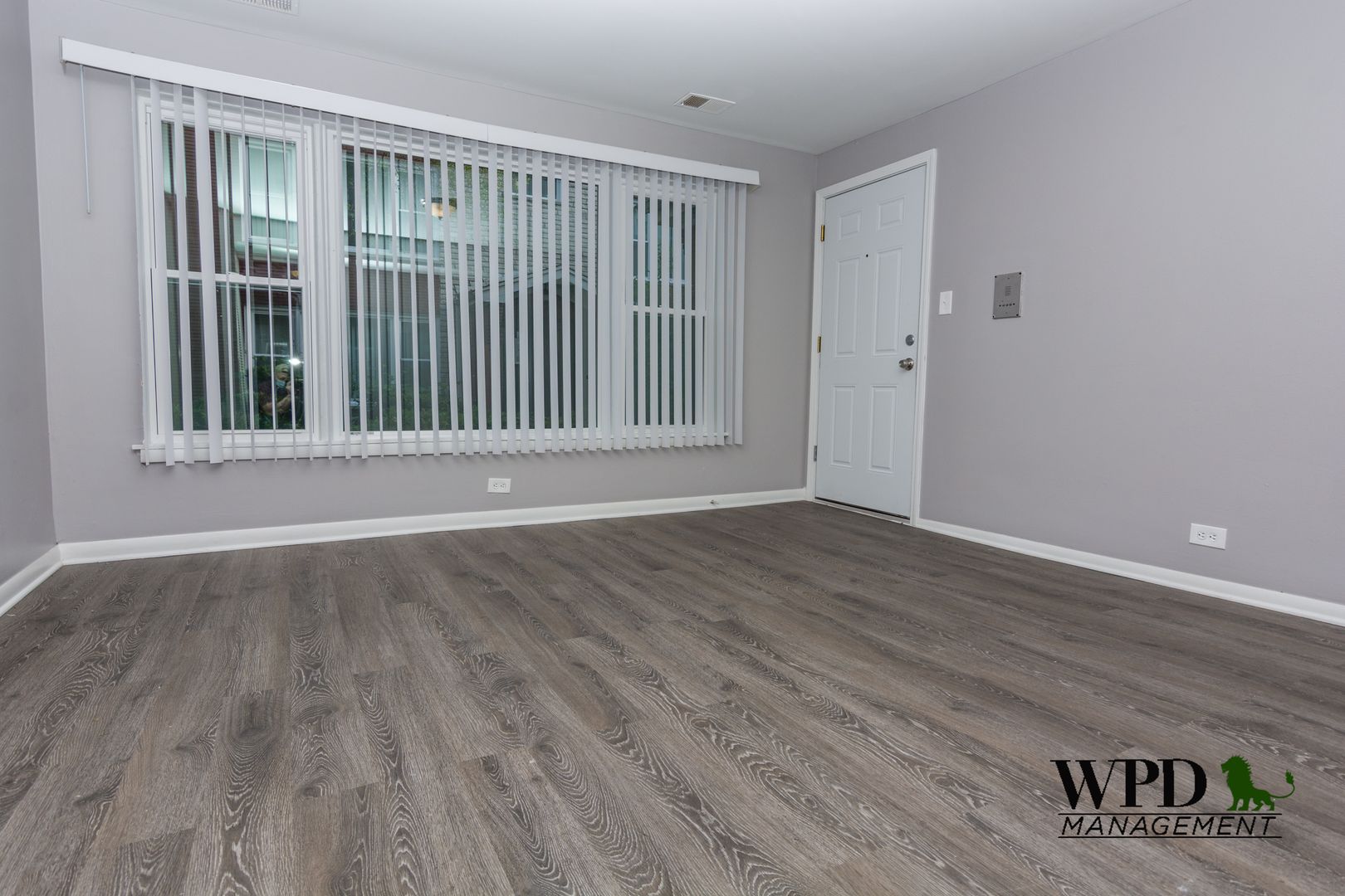 Riverdale Apartment: 14103 S. Tracy Ave