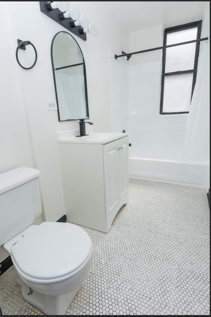 Chicago Apartment: 5635 W. Washington Blvd