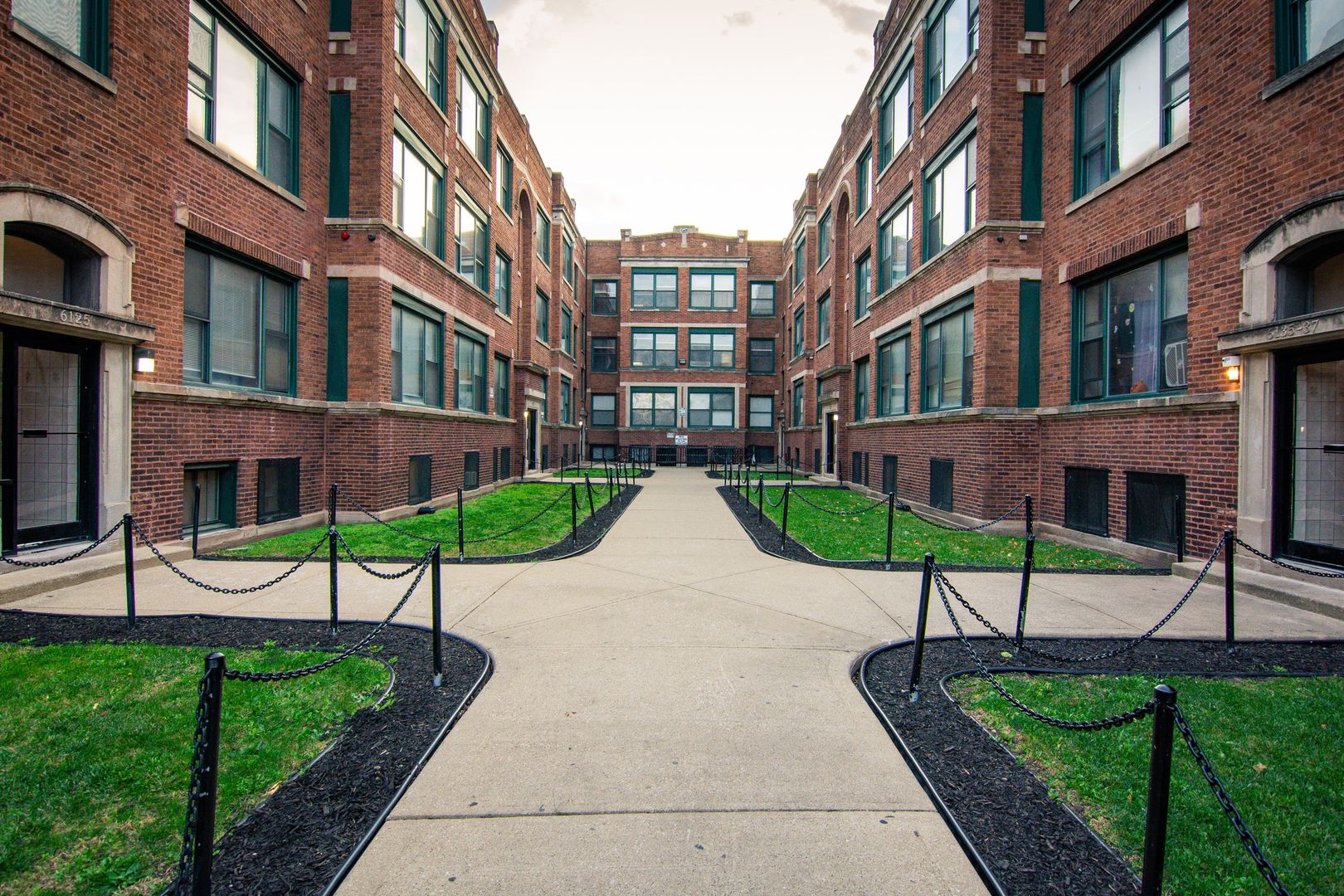 Chicago Apartment: 6125 S Indiana Ave