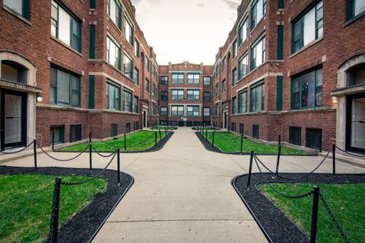 Spacious & Connected City Living – photo 1