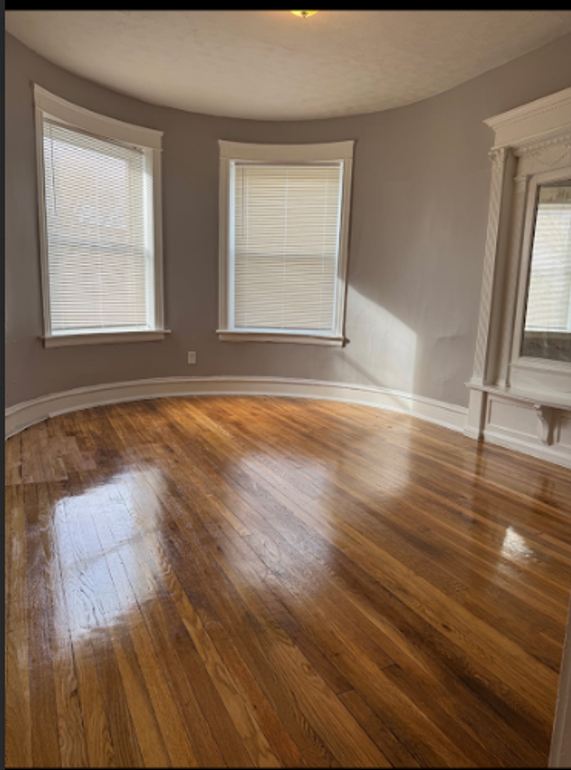 Chicago Apartment: 6039 S Prairie Ave