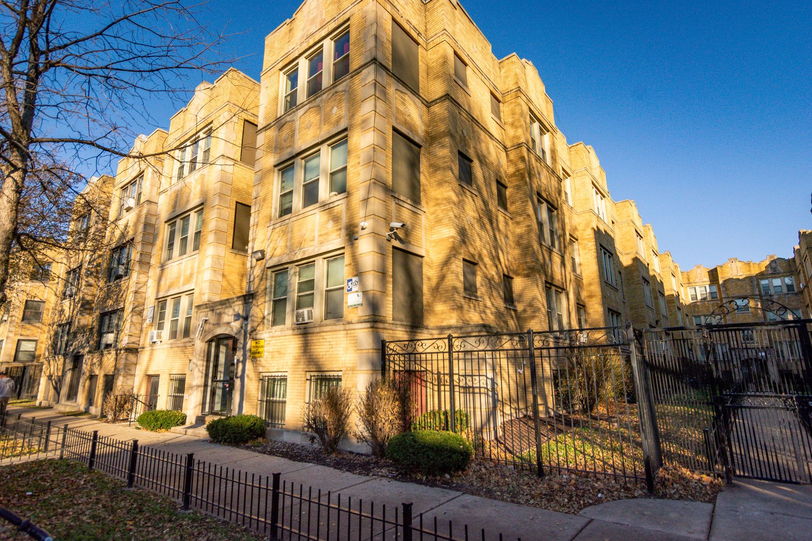 Chicago Apartment: 5032 W Washington Blvd