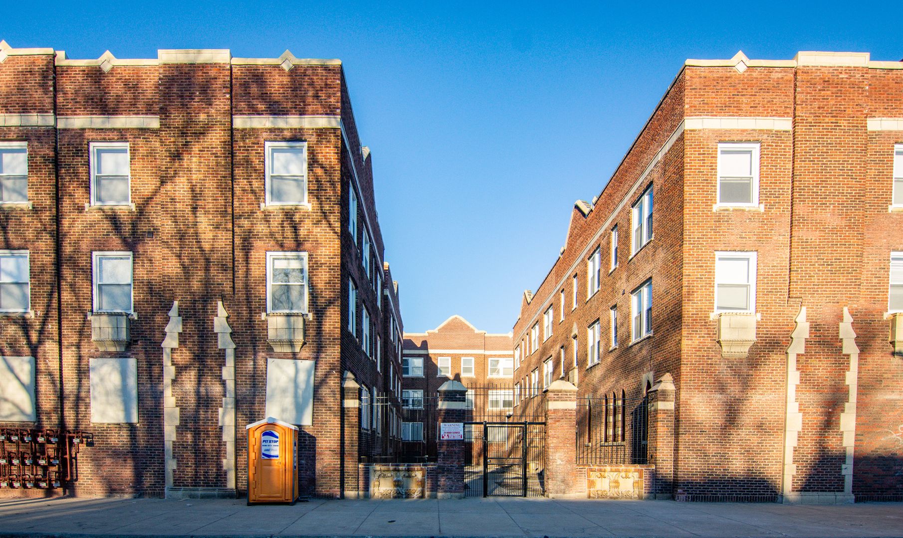 Chicago Apartment: 735 W Garfield Blvd