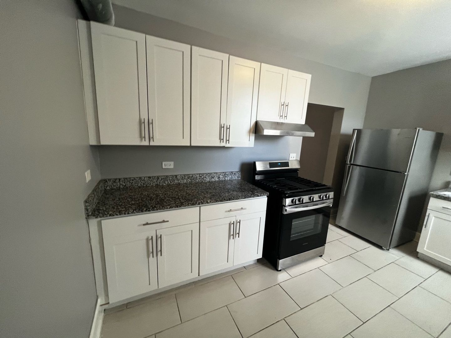 Chicago Apartment: 7511 S Yale Ave