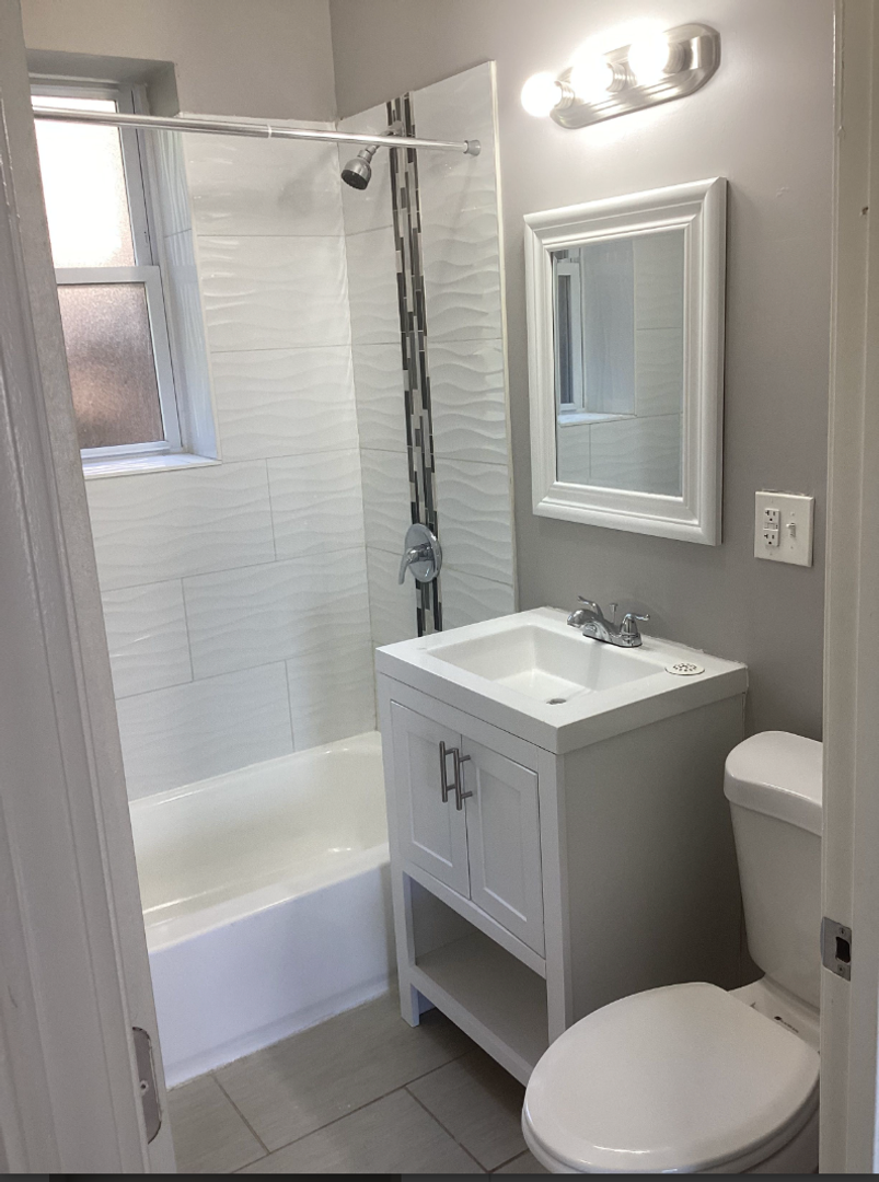 Chicago Apartment: 1136 W 68th St