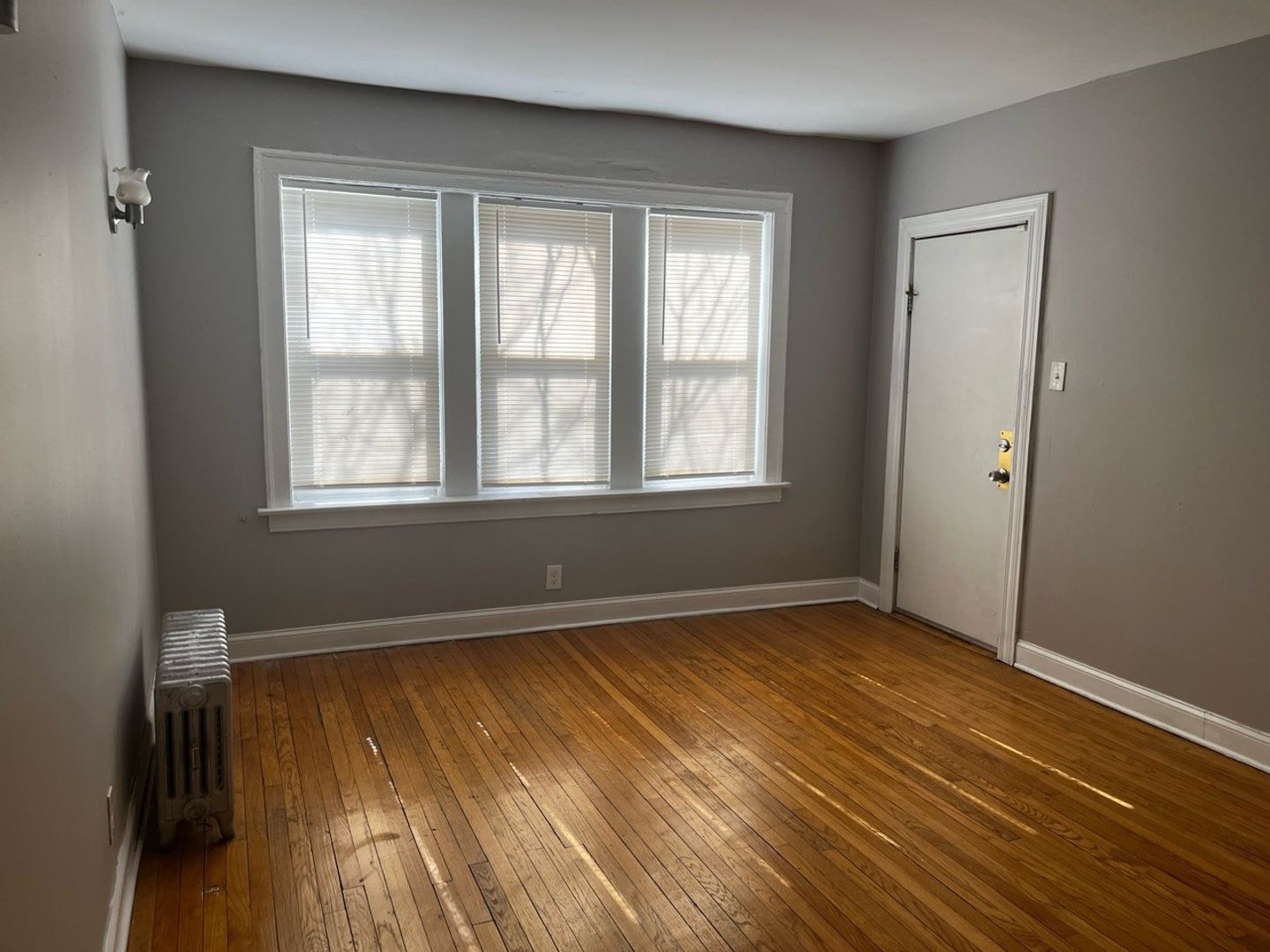 Chicago Apartment: 7549 S Kenwood St