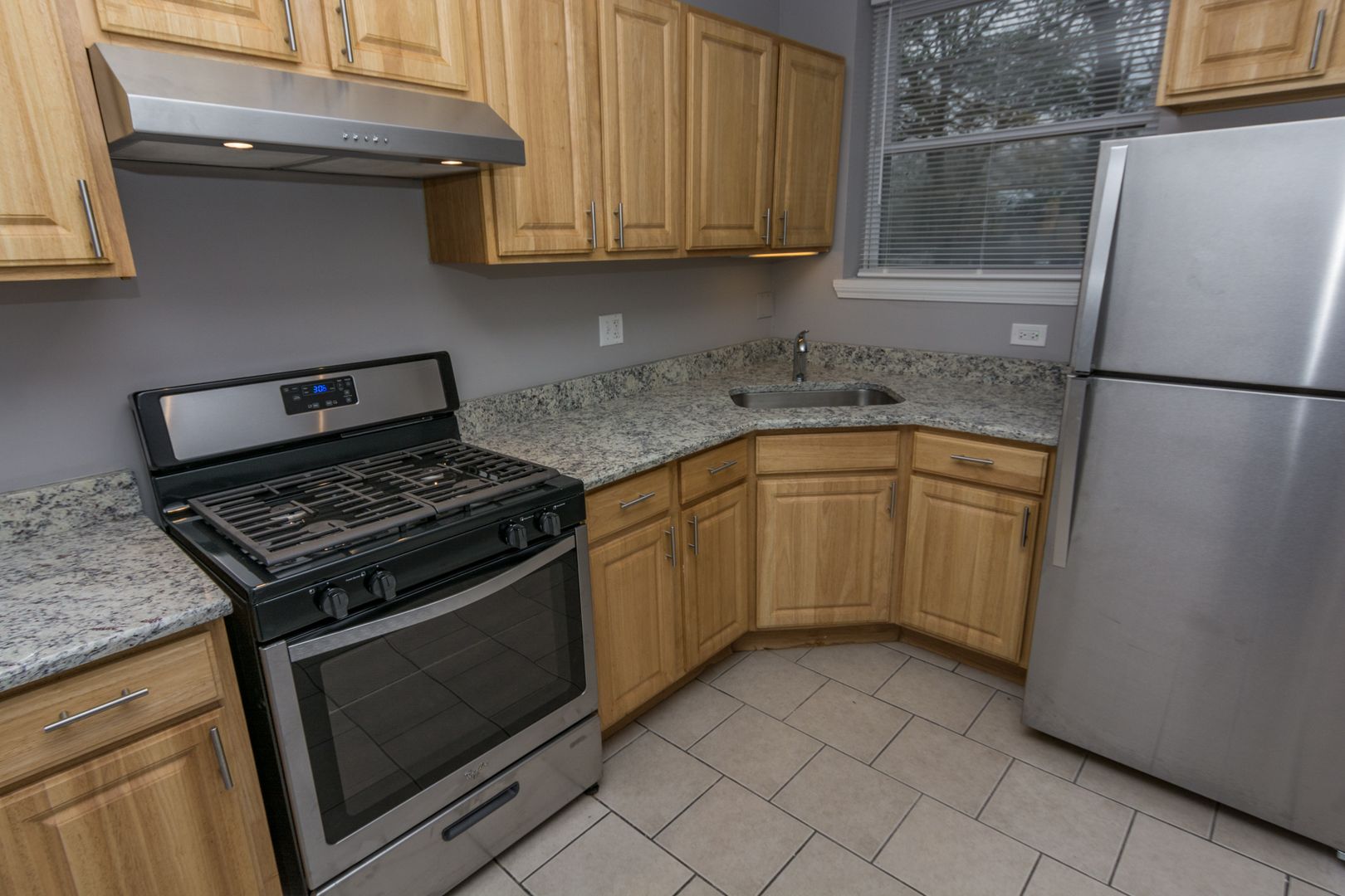 Chicago Apartment: 1131 E 79th Pl