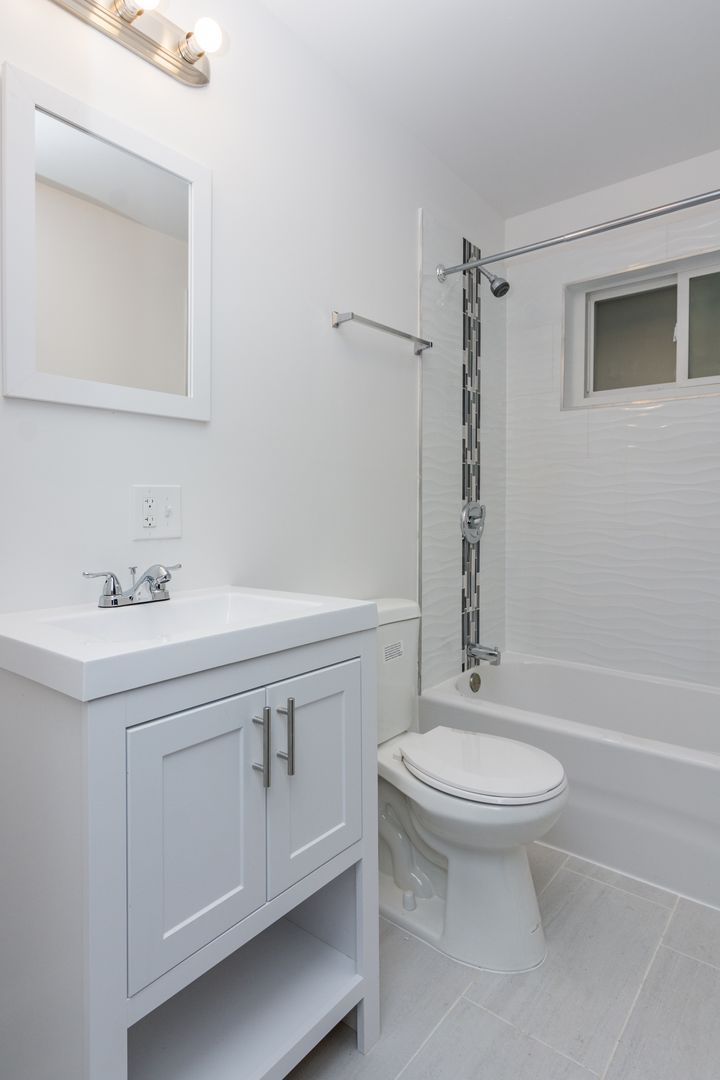 Chicago Apartment: 8215 S Ellis Avenue