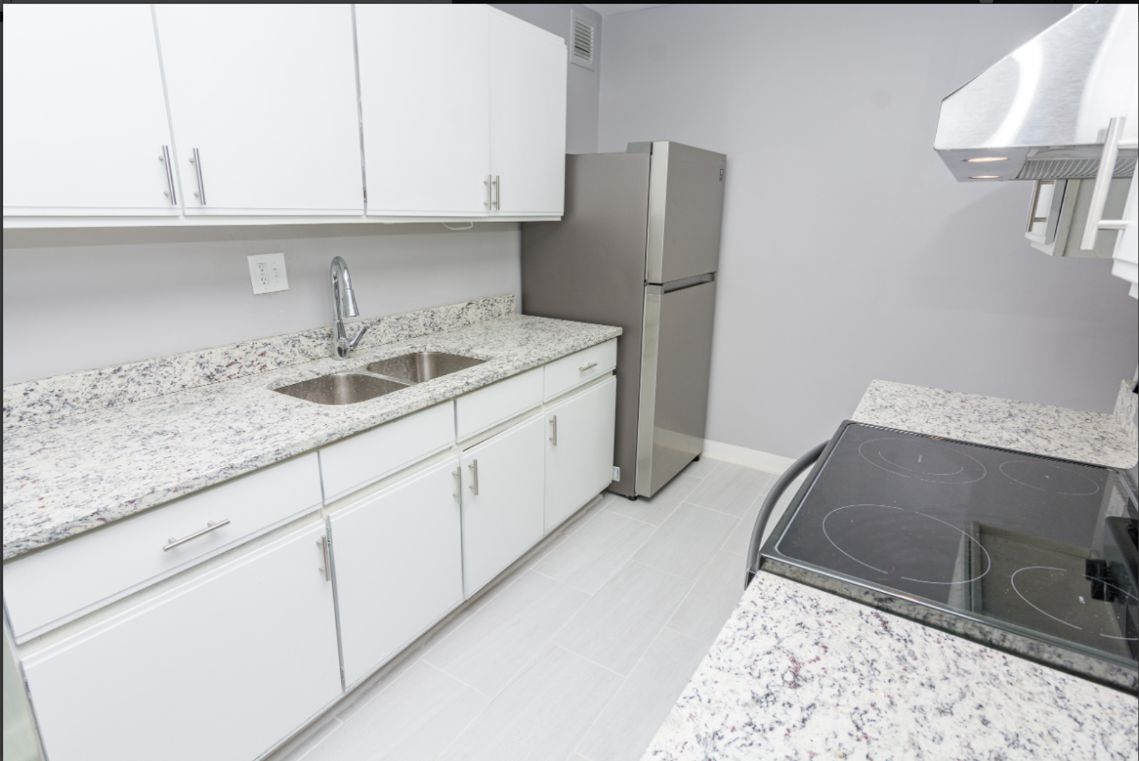 Chicago Apartment: 1962 E 71st Pl