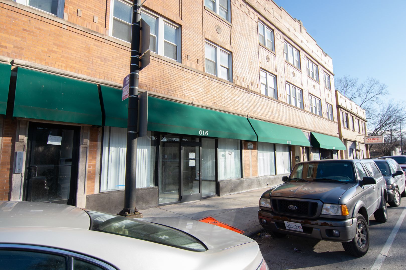 Chicago Apartment: 614 E 71st St