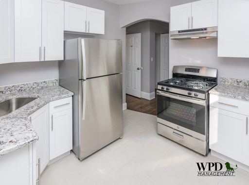 Modern Comfort in a Prime Location – photo 1