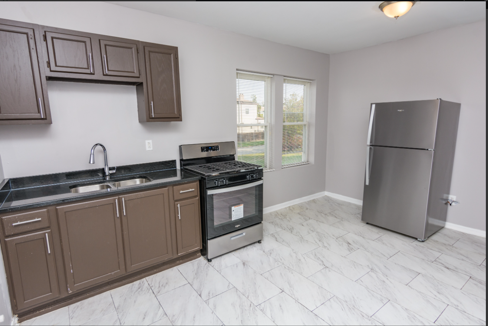 Chicago Apartment: 6804 S Perry Ave