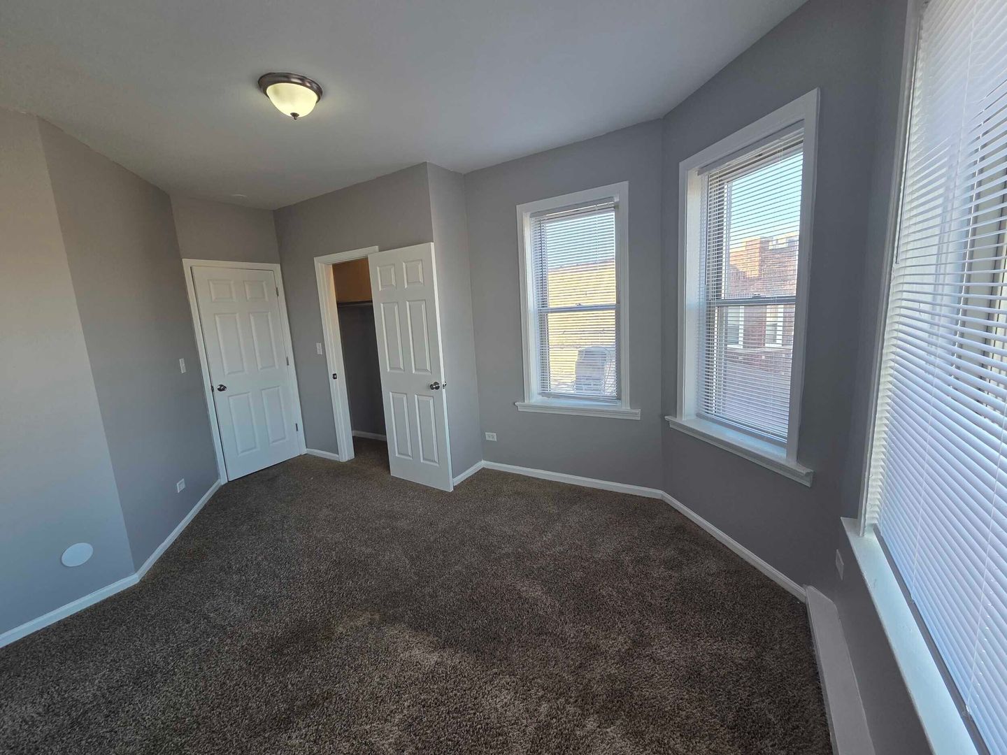 Chicago Apartment: 7932 S St Lawrence Ave