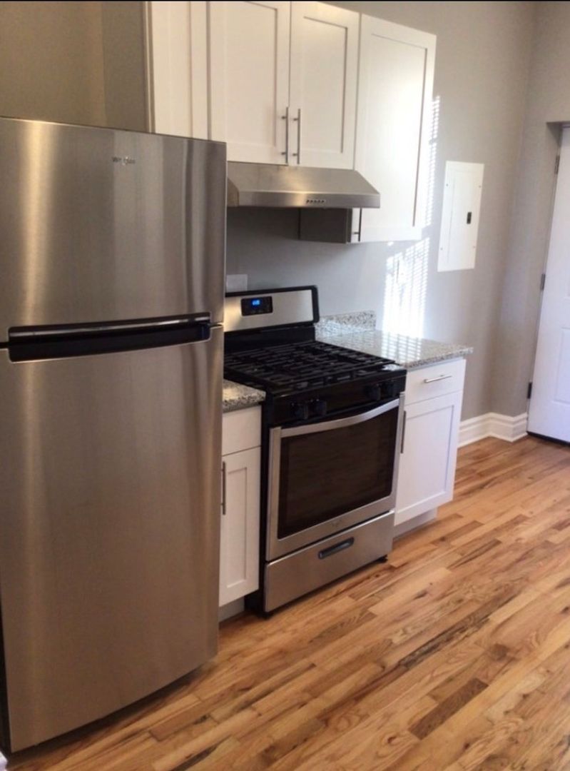 Chicago Apartment: 5700 S. Calumet Ave