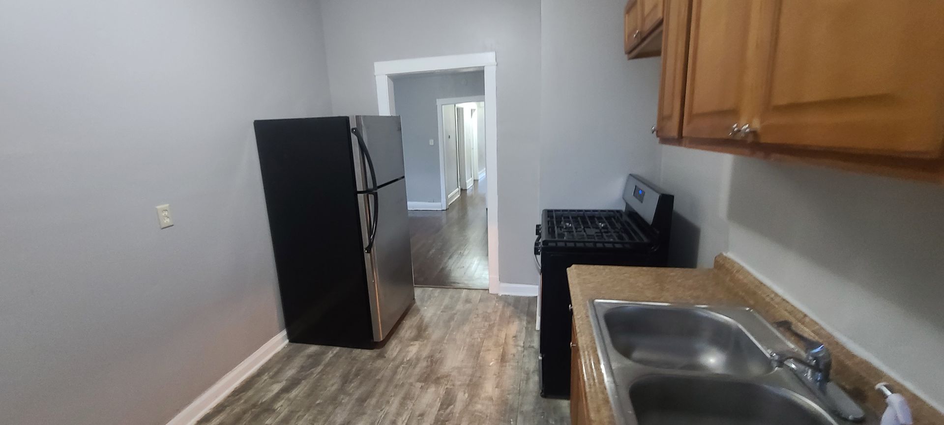 Chicago Apartment: 2017 E 72nd St