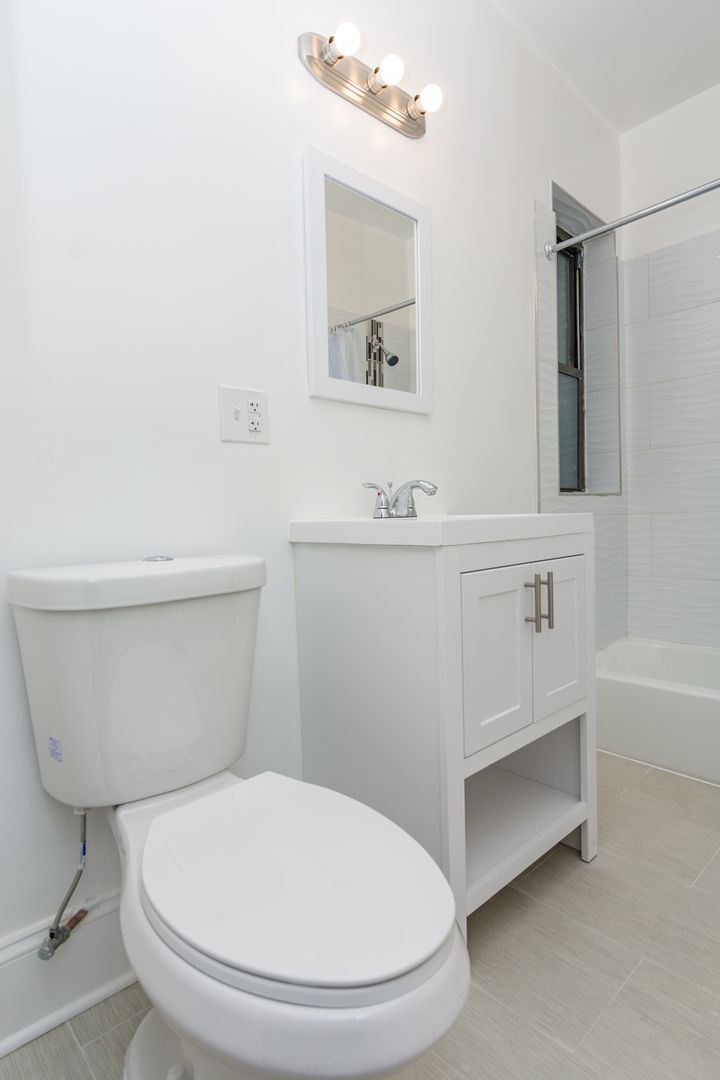 Chicago Apartment: 7656 S Kingston Ave