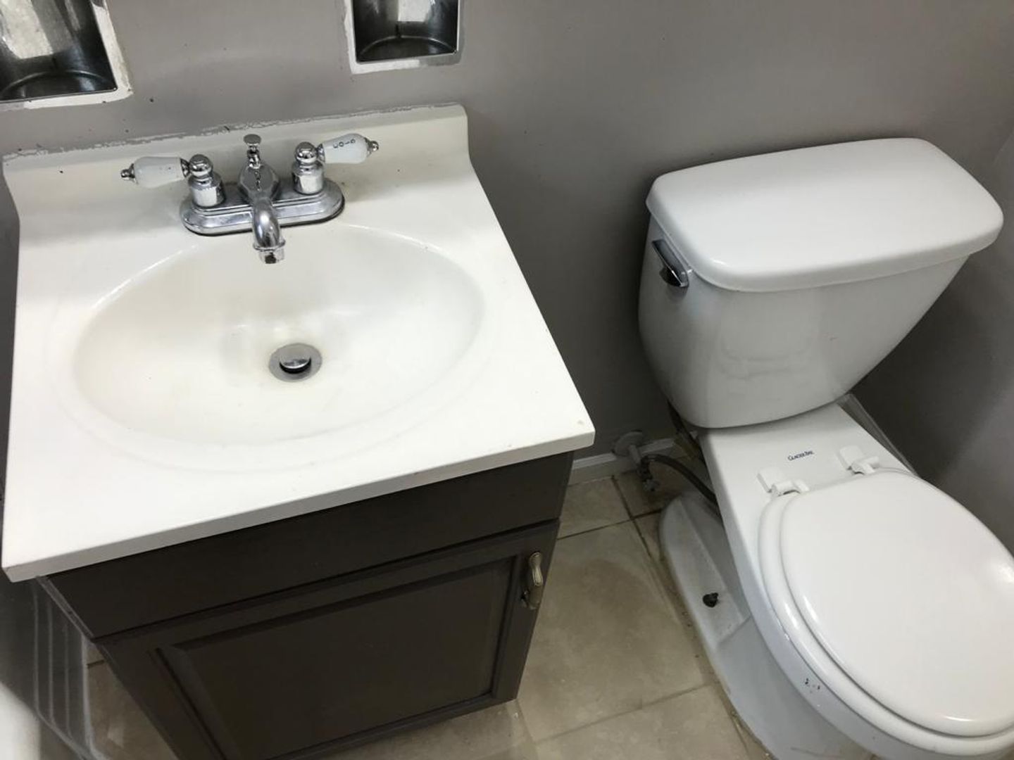 Chicago Apartment: 8107 S Ellis