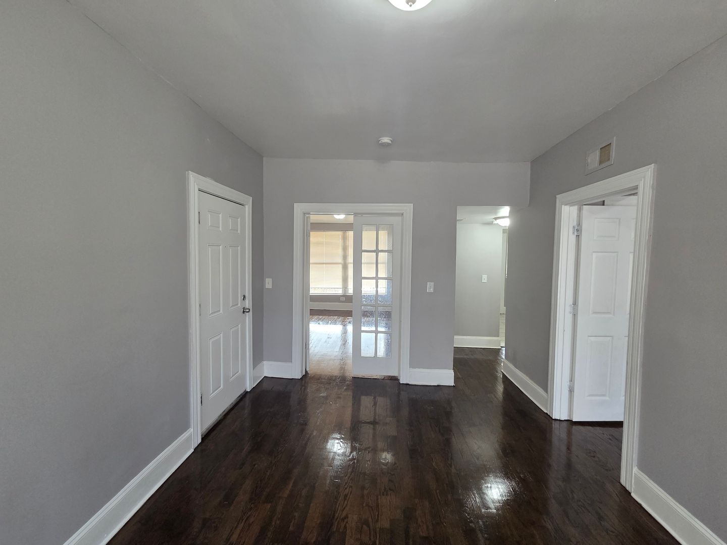 Chicago Apartment: 435 E 71st St