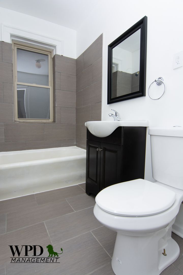 7641 South East End Ave., Chicago, IL - 1,686 USD/ month