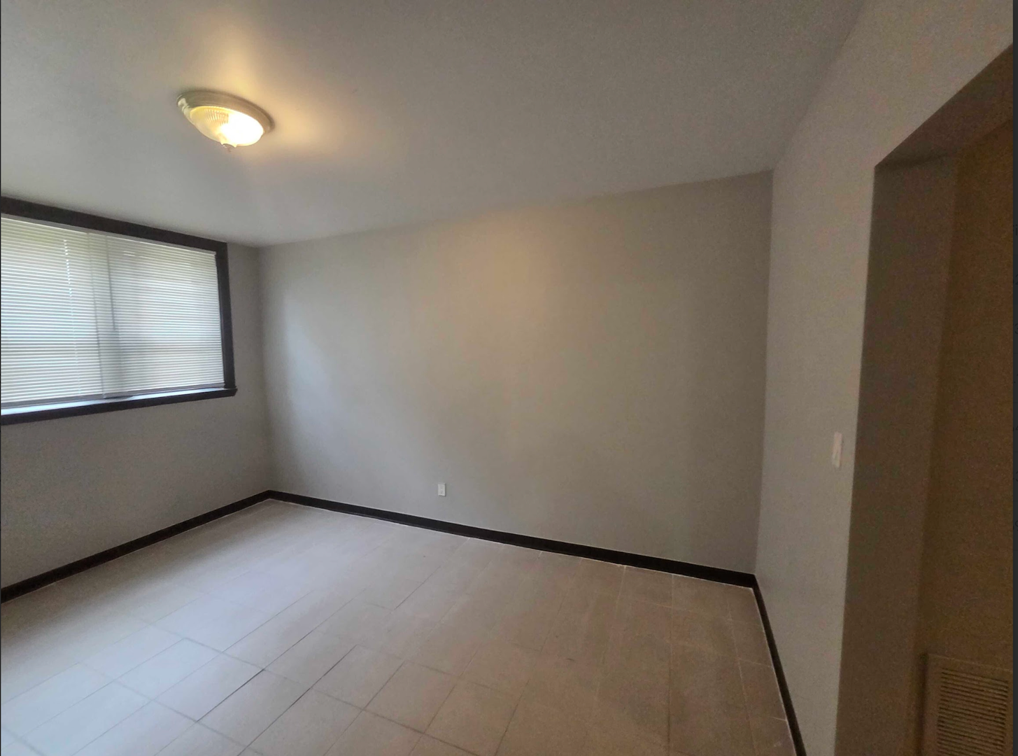Chicago Apartment: 6714 S Prairie Ave