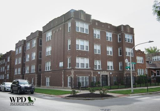 Modern Comfort in a Prime Location – photo 1