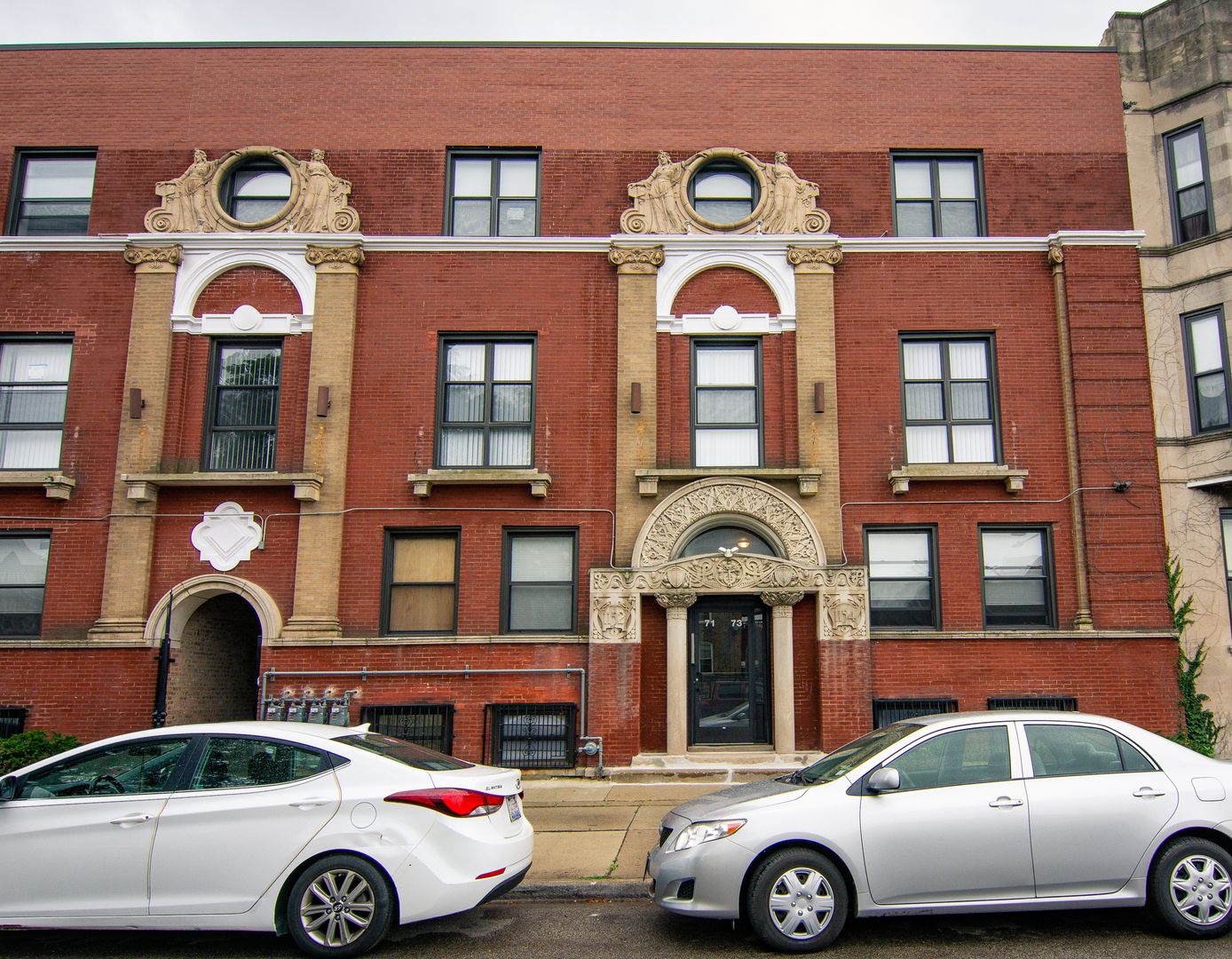 Chicago Apartment: 5600 S. Michigan Ave