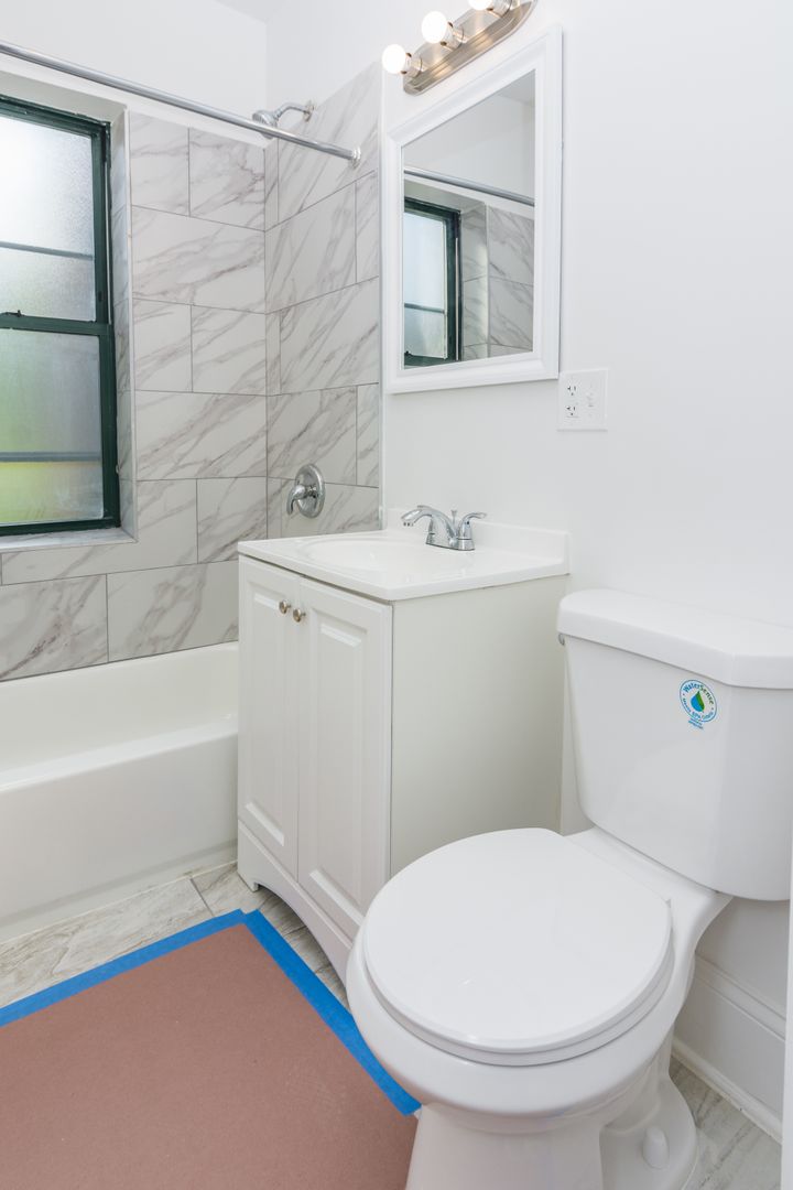 6711 South Cregier Ave., Chicago, IL - 2,249 USD/ month