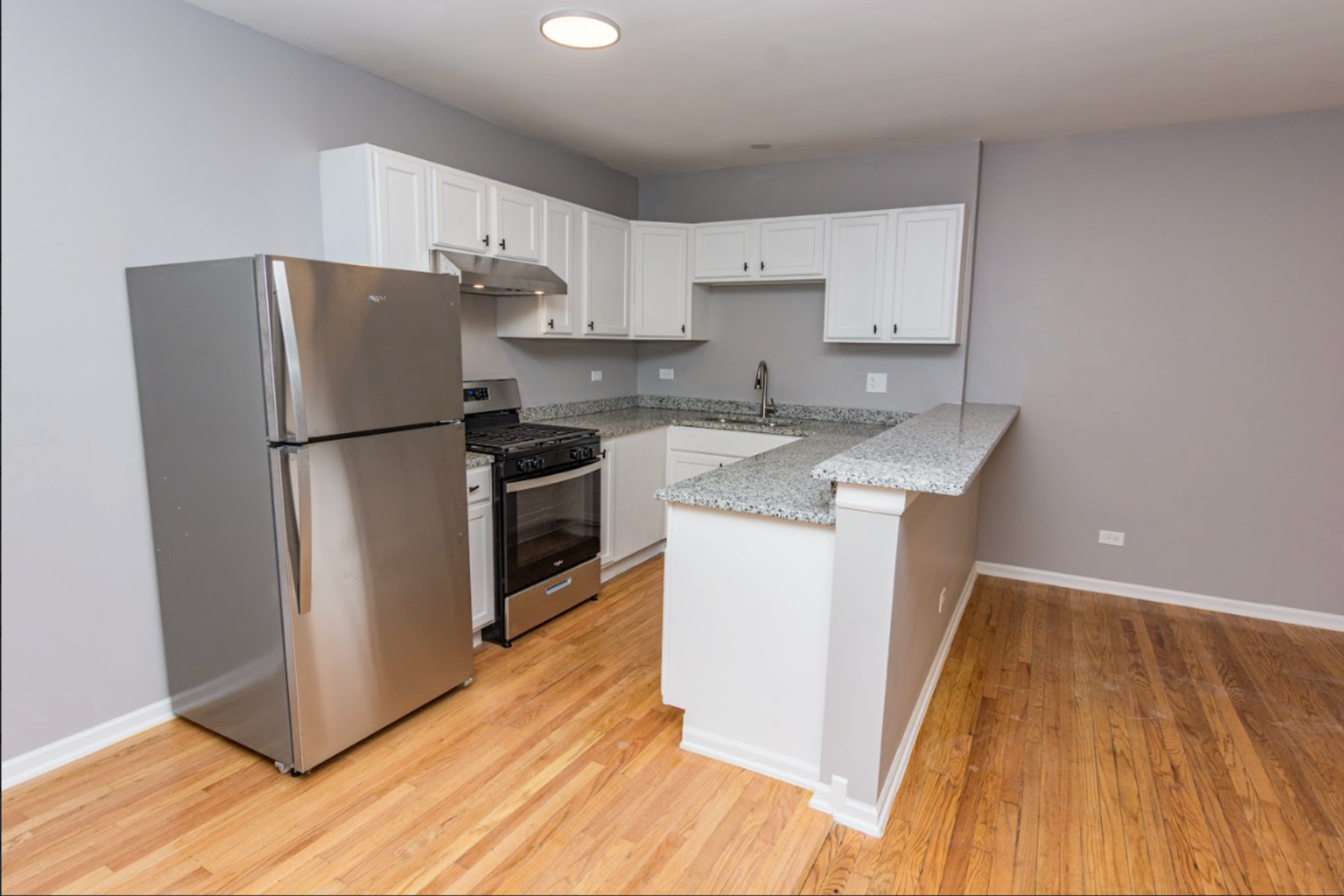 Chicago Apartment: 7350 S Phillips Ave