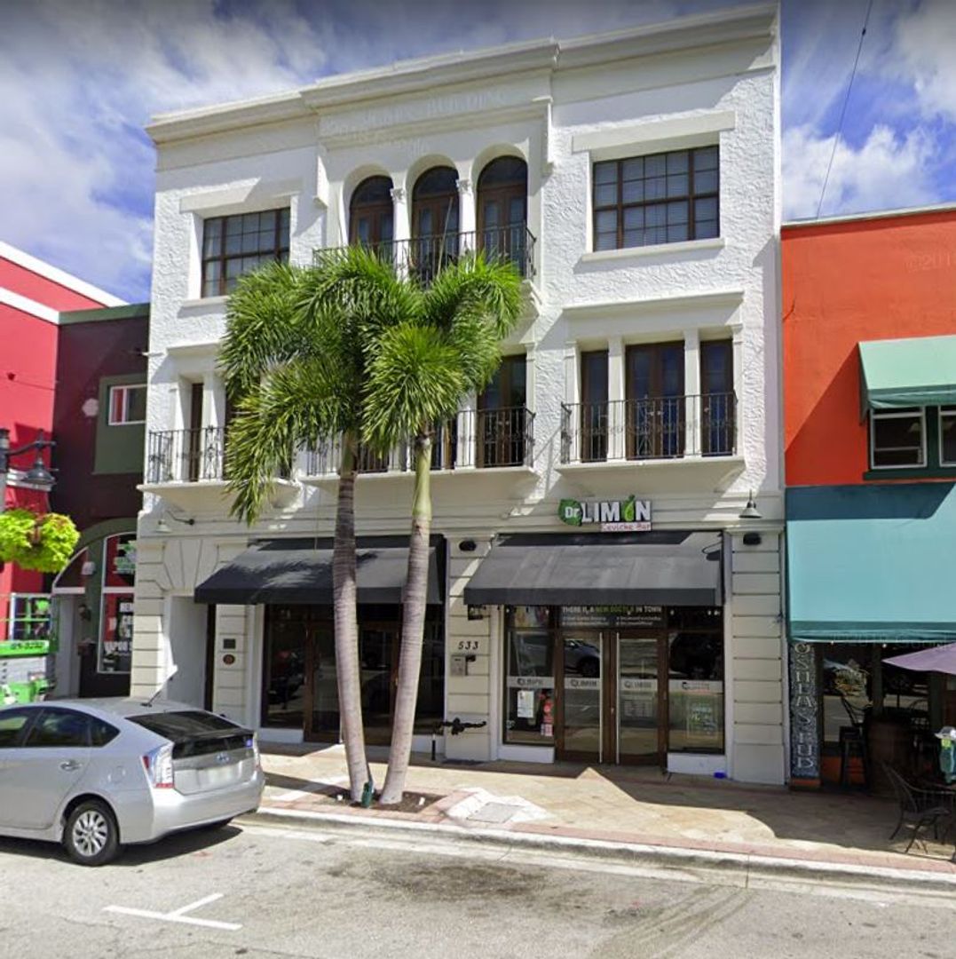 West Palm Beach Apartment: 535 Clematis Street