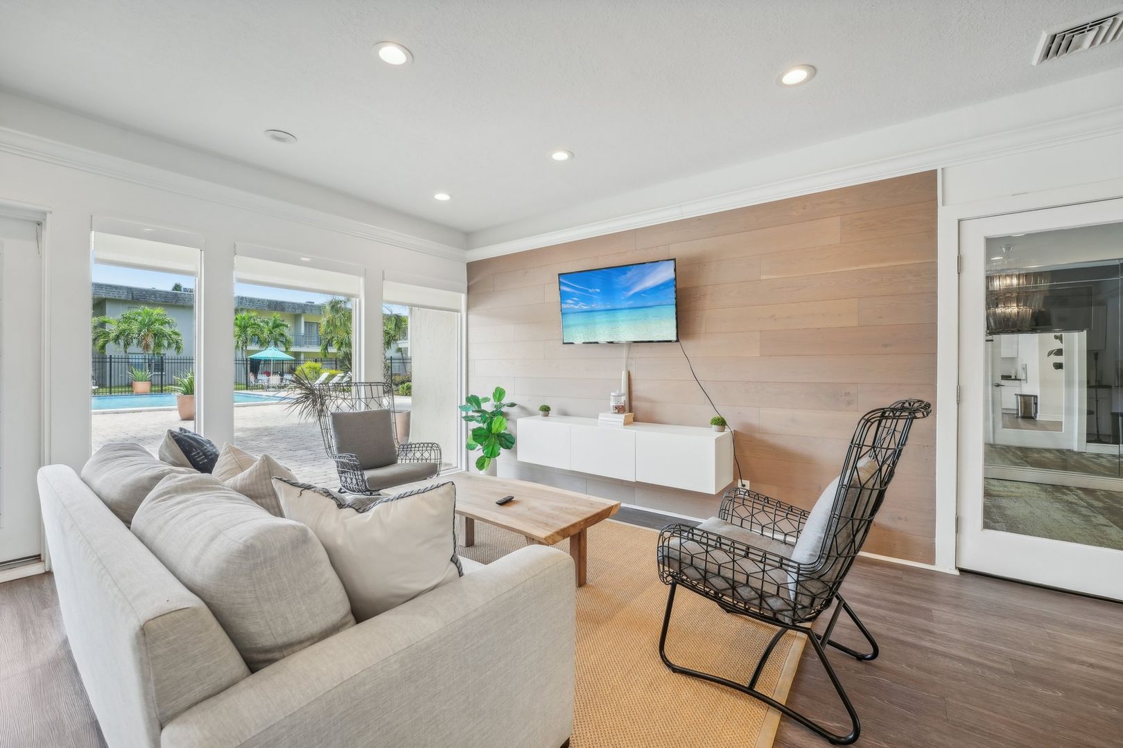 St. Petersburg Apartment: 2150 62nd Terrace S