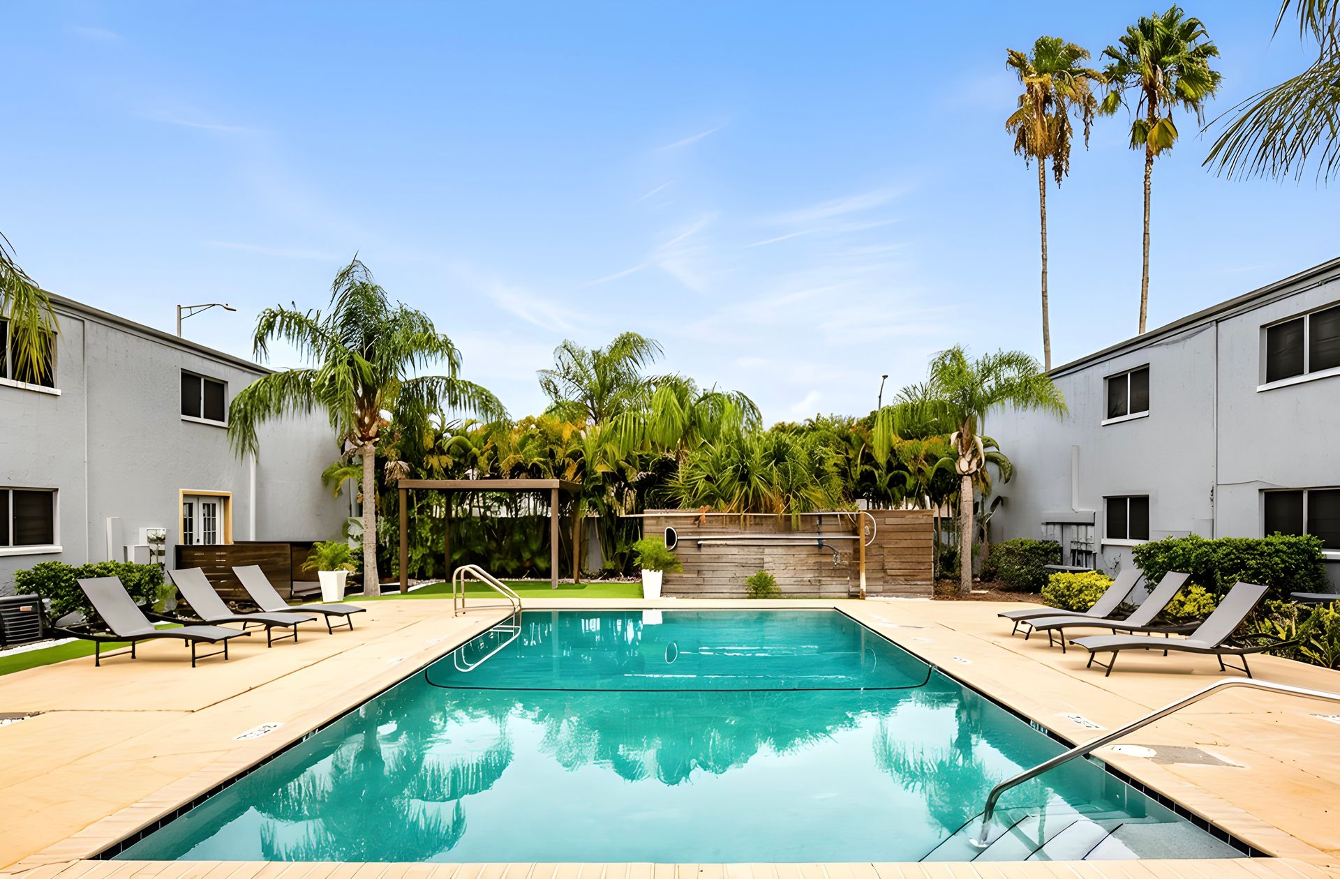 Tampa Apartment: 3730 W Bay Ave