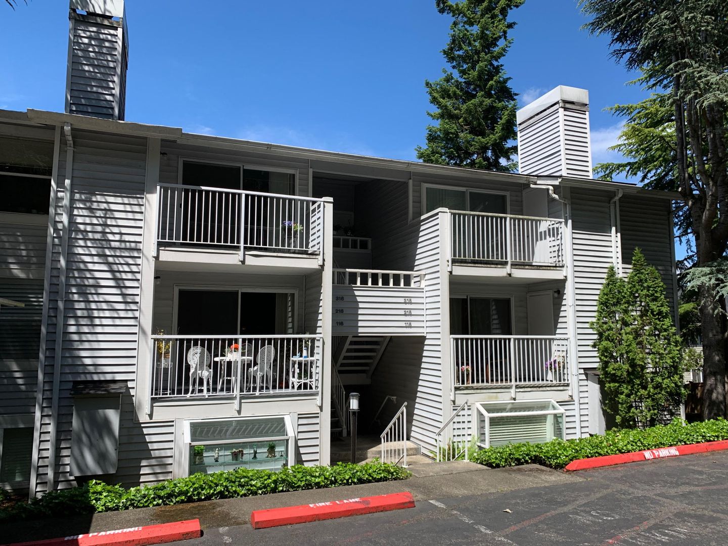 Bellevue Condo: 4106 Factoria Blvd SE #115
