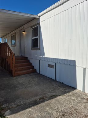 Double wide Mobile home. 3 bed. 1.5 bath 1152 sq. ft feet. Carport and shed – photo 1