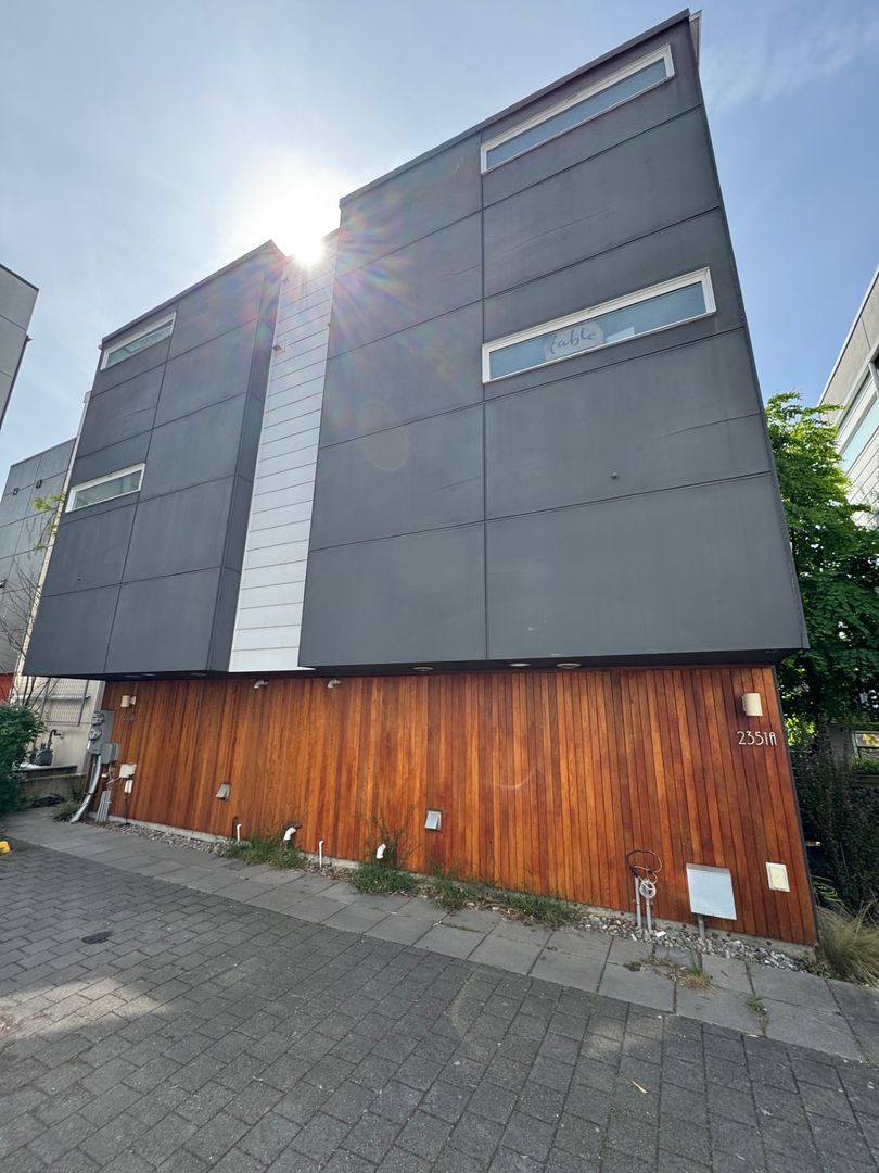 Seattle Townhome: 2351 Minor Ave E Unit B