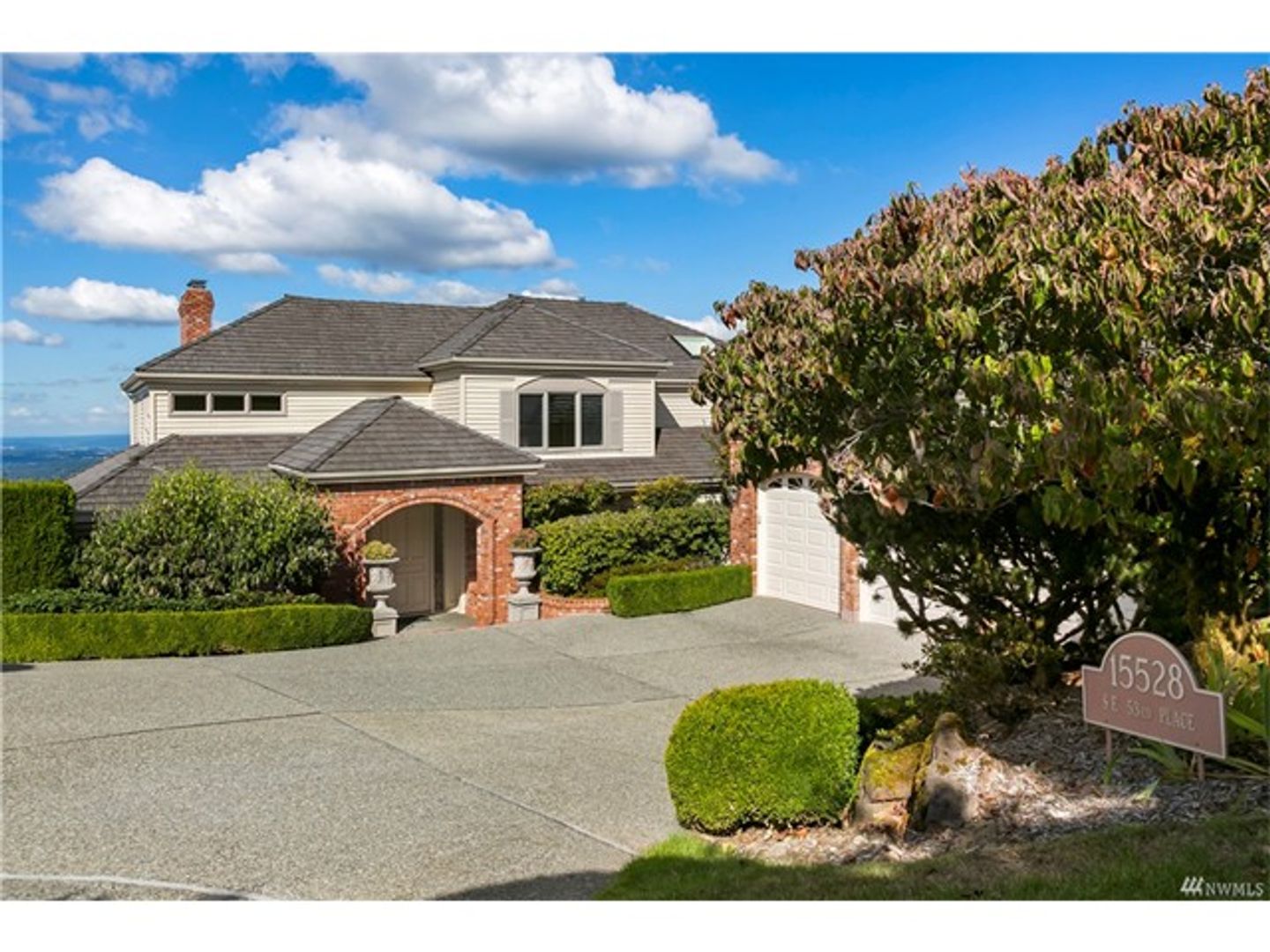 Bellevue House: 15528 SE 53rd Place