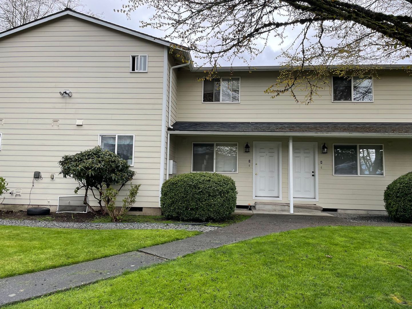 Everett Apartment: 1531 Walnut Street