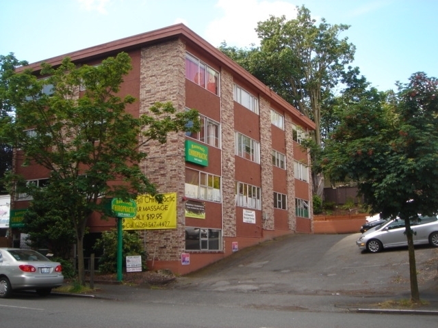 Seattle Apartment: 5029 Roosevelt Way NE