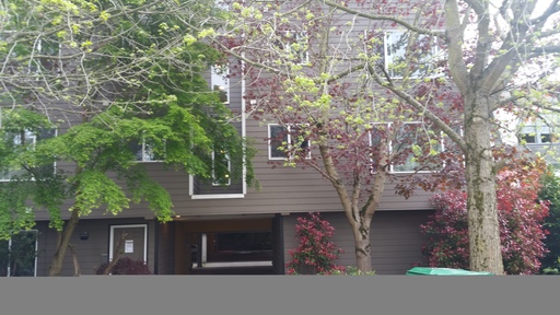 Desirable 1bedroom 1st floor corner unit with bright windows and natural light – photo 1